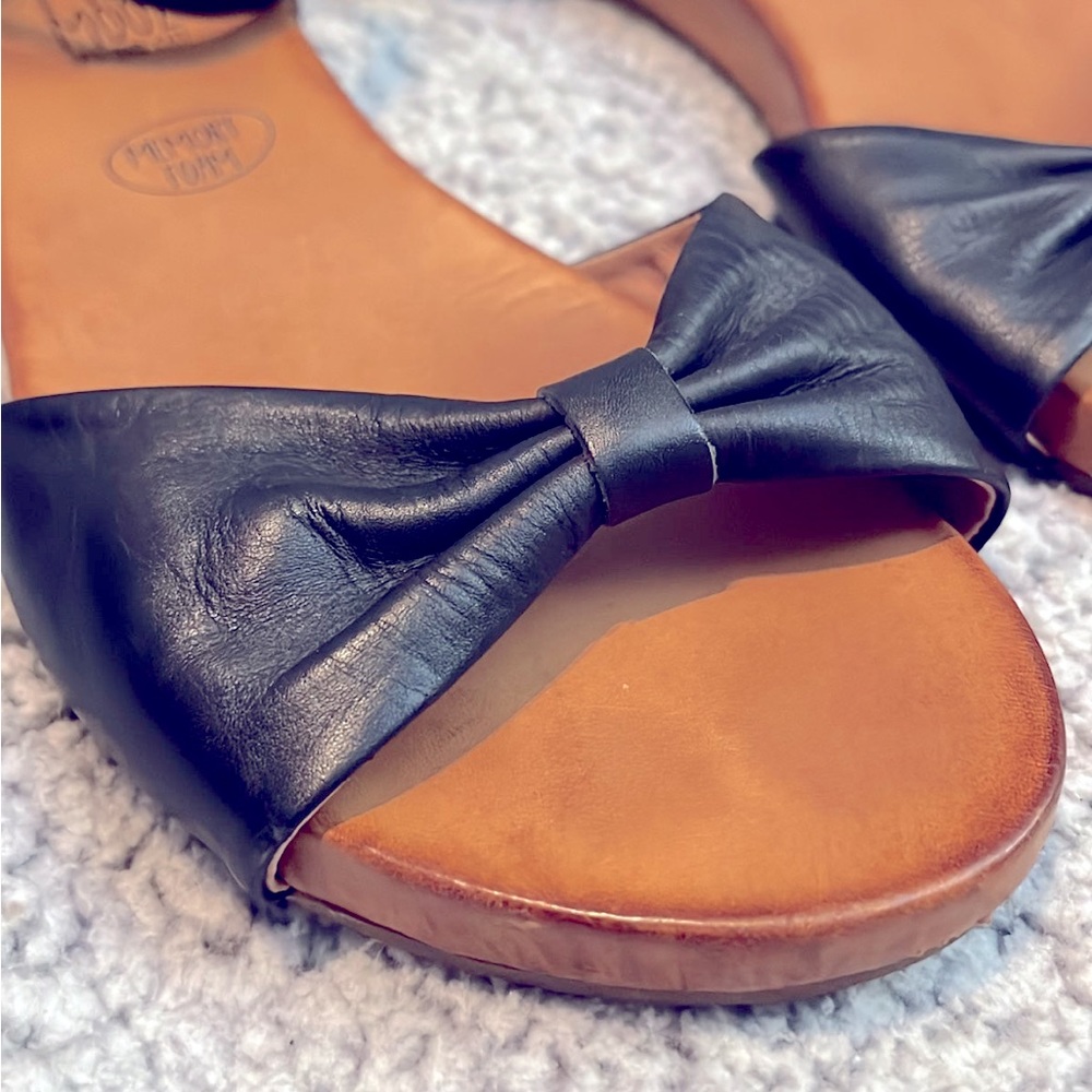 Miz Mooz black leather sandal size 8 ( 38.5 )